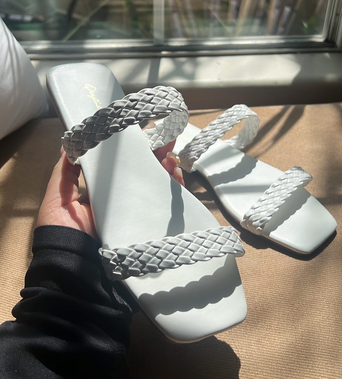 DREAM CHASER - WHITE SANDALS