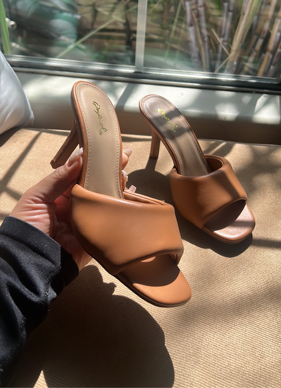 DAPHNE HEELS - BROWN