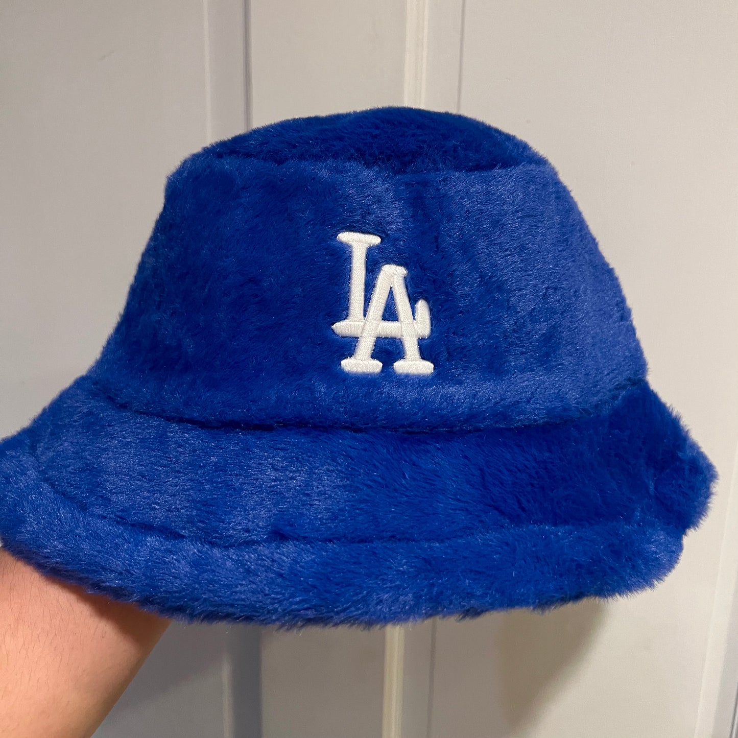 LA FURRY BUCKET HAT - DODGER BLUE